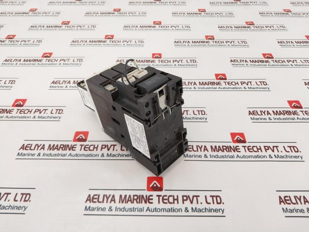 Siemens Sirius 3Zx1012-0Rt03-1Aa1 Contactor With Auxiliary Switch 230V 50/60-hz