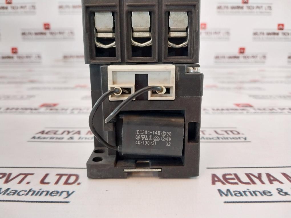 Siemens Sirius 3Zx1012-0Rt03-1Aa1 Contactor With Auxiliary Switch 230V 50/60-hz