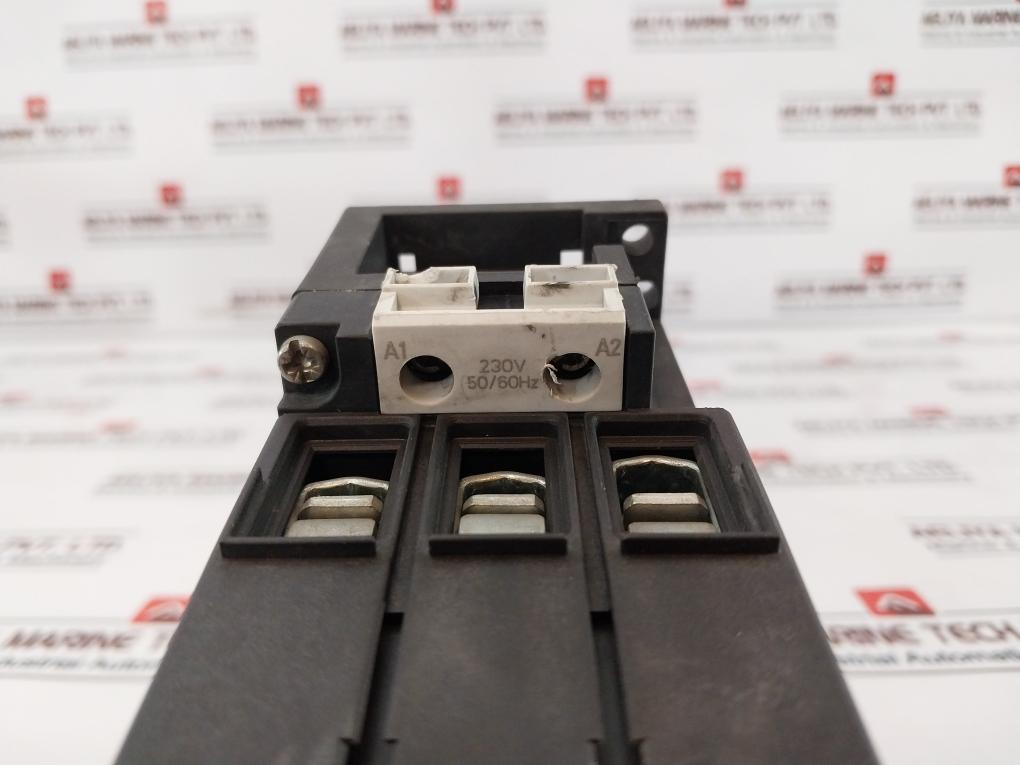 Siemens Sirius 3Zx1012-0Rt03-1Aa1 Contactor With Auxiliary Switch 230V 50/60-hz