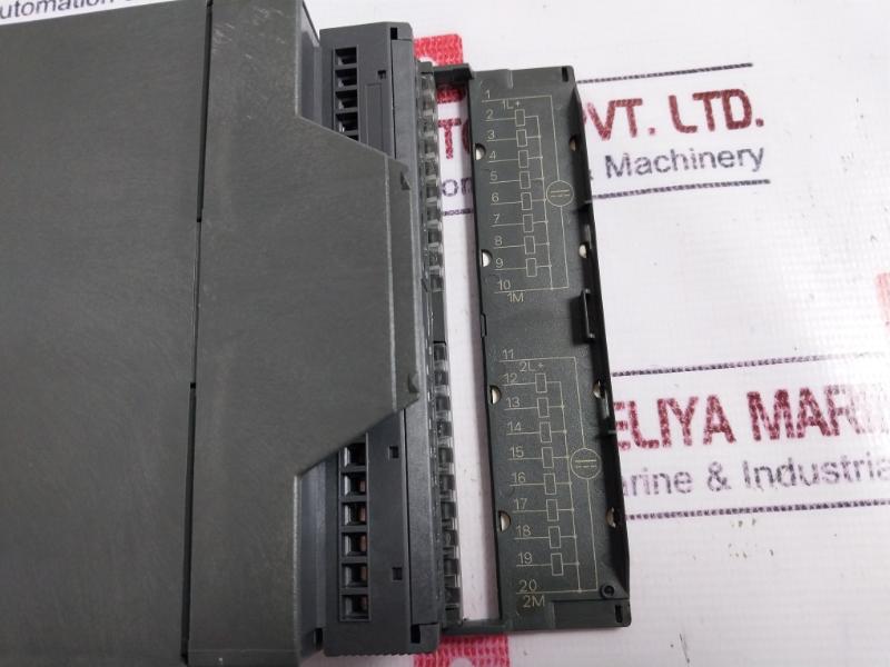 Siemens SM-322 6ES7 322-1BH01-0AA0 Digital Output Module