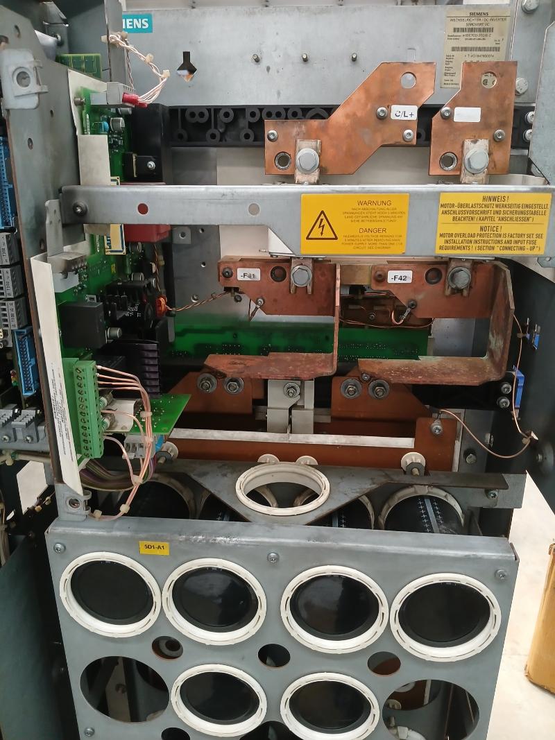 Siemens 1P 6Se7033-2Tg60-z Simovert Vc Dc Inverter 0-500Hz Iec/En 60269