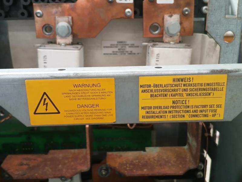 Siemens 1P 6Se7033-2Tg60-z Simovert Vc Dc Inverter 0-500Hz Iec/En 60269