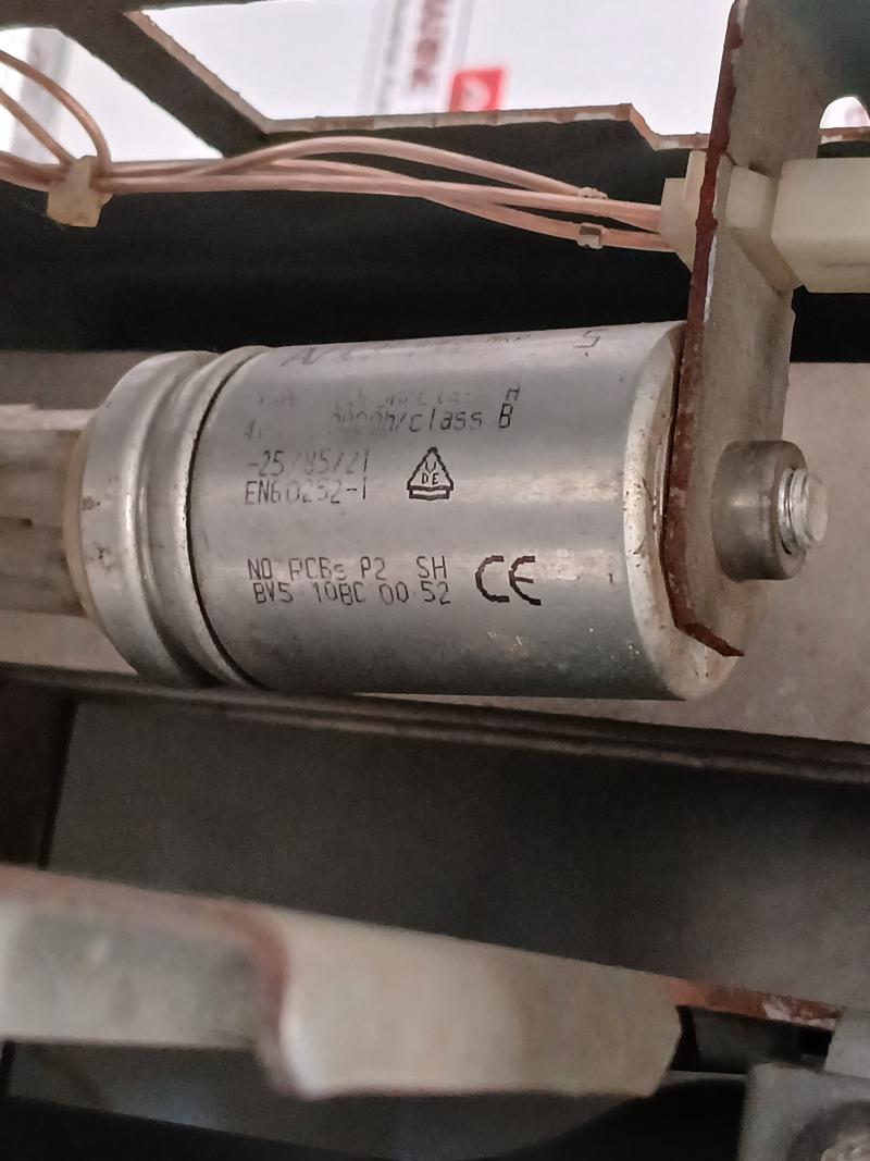 Siemens 1P 6Se7033-2Tg60-z Simovert Vc Dc Inverter 0-500Hz Iec/En 60269