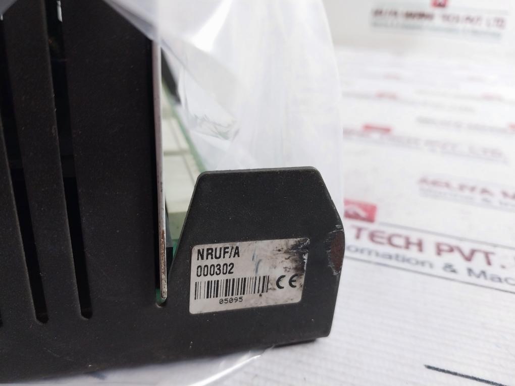 Siemens /landis & Staefa Nruf/a Compact Controller 24v Ac 50/60hz