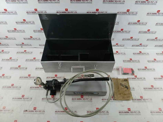 Skf Tmjl 50 Hydraulic Pump With Wika Gauge 50Mpa 7250 Psi Set