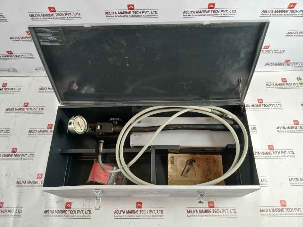 Skf Tmjl 50 Hydraulic Pump With Wika Gauge 50Mpa 7250 Psi Set