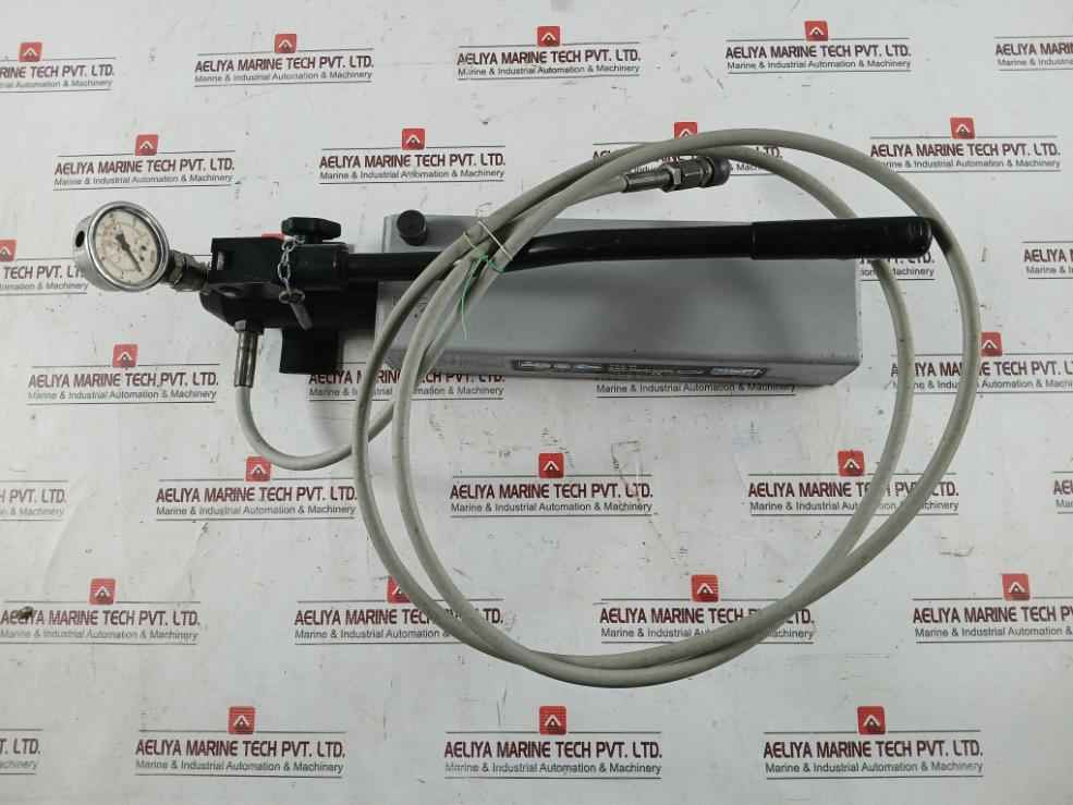 Skf Tmjl 50 Hydraulic Pump With Wika Gauge 50Mpa 7250 Psi Set