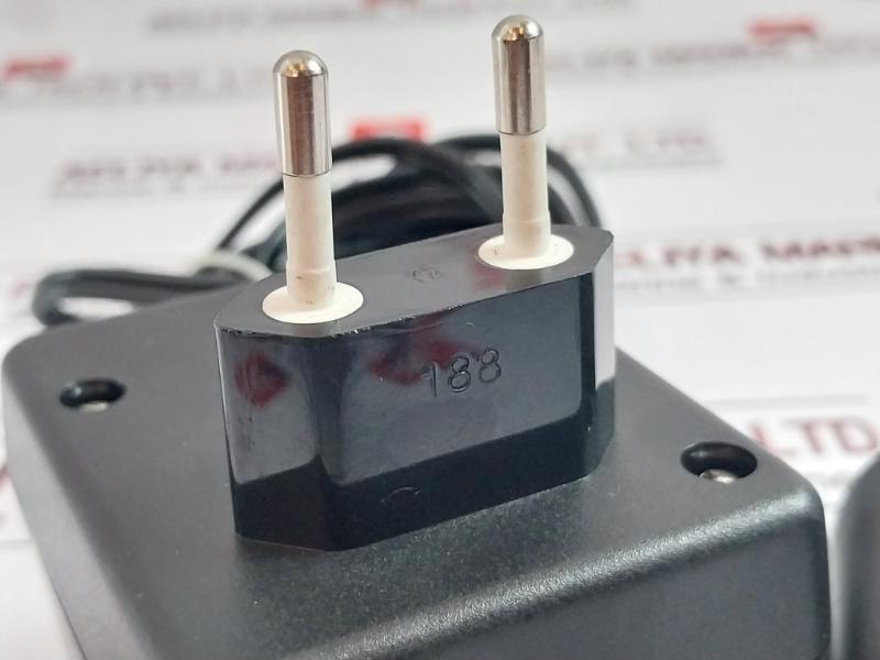 Skil 230V~50Hz Ac/Dc Input Output Adaptor
