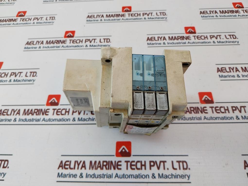 SMC SS5Y31-01W183/ SY3A00-5U1 Pneumatic Solenoid Valve 1M-5792 684100-122