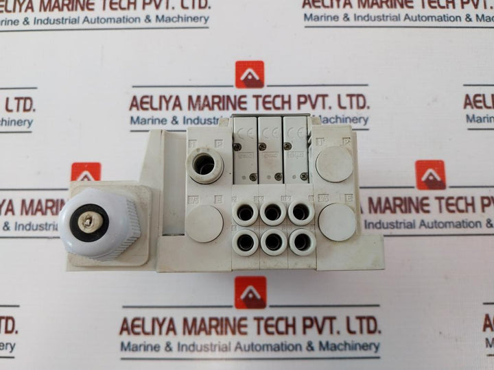 SMC SS5Y31-01W183/ SY3A00-5U1 Pneumatic Solenoid Valve 1M-5792 684100-122