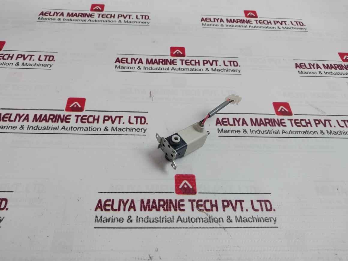 Smc Vdw22Daxcb Pneumatic Solenoid Valve 0.7Mpa Dc24V 3W 1.6Mm