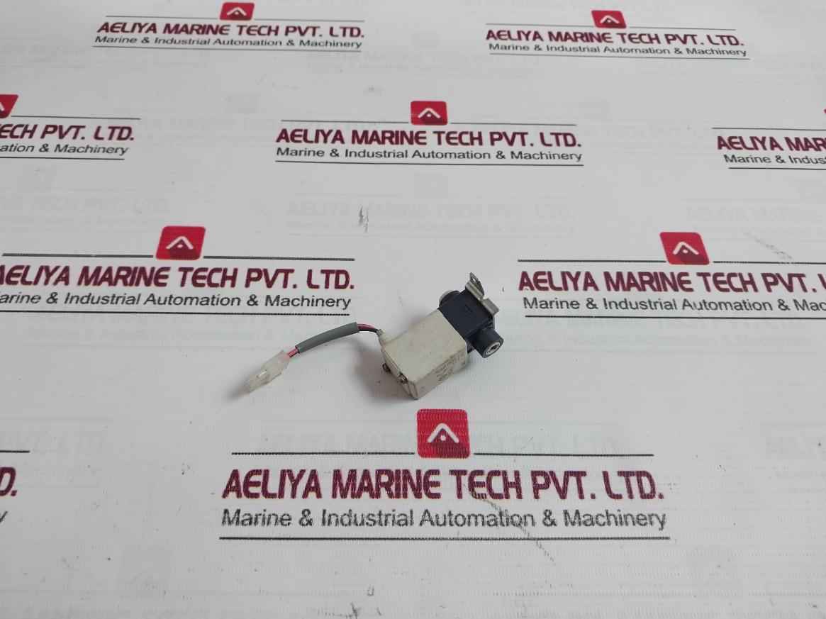 Smc Vdw22Daxcb Pneumatic Solenoid Valve 0.7Mpa Dc24V 3W 1.6Mm