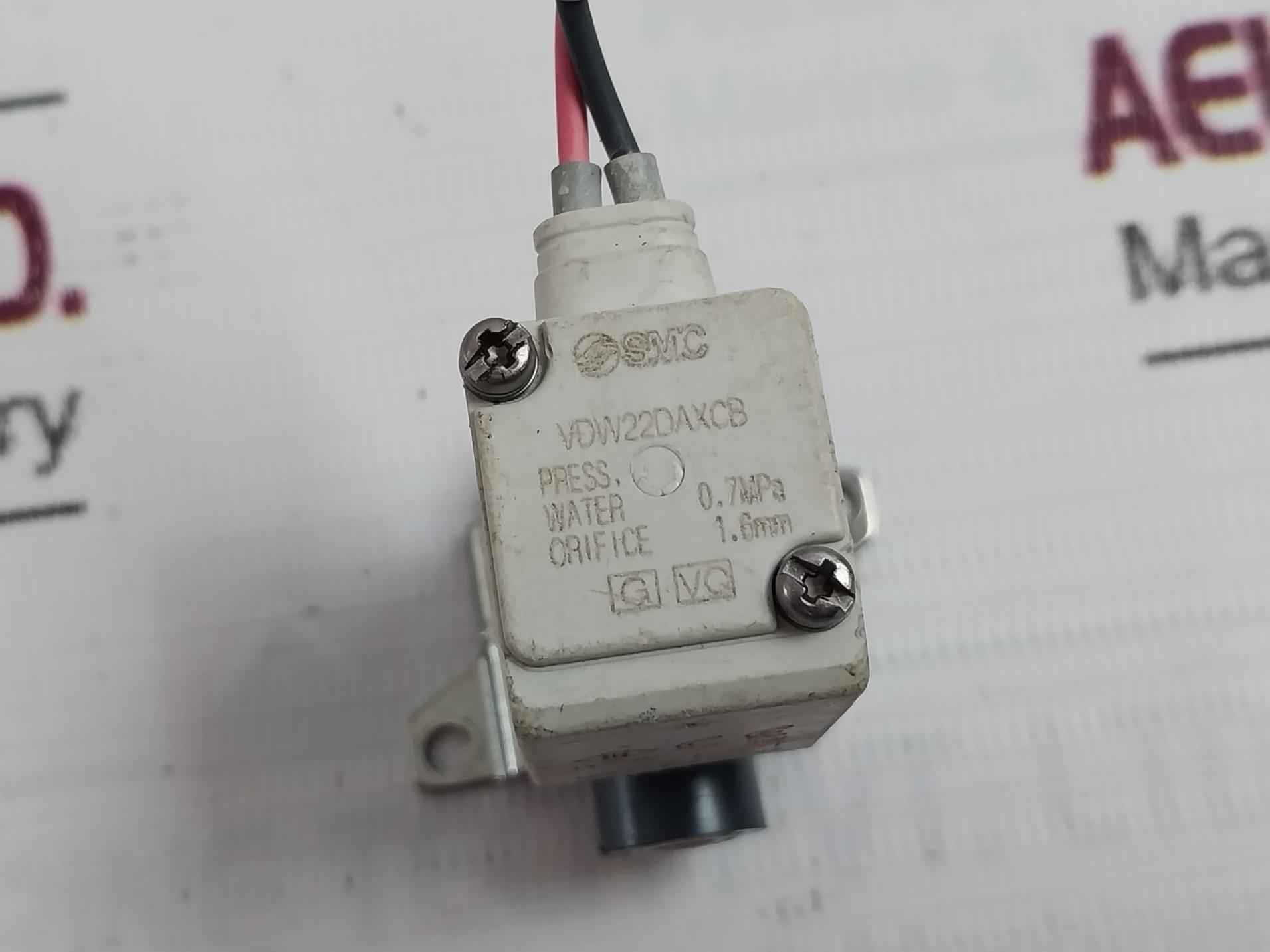 Smc Vdw22Daxcb Pneumatic Solenoid Valve 0.7Mpa Dc24V 3W 1.6Mm