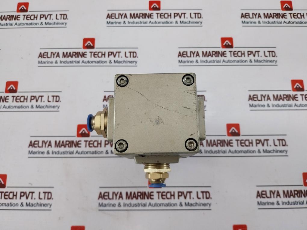 Smc Vg342-3E-06Na, 3 Port Solenoid Valve 110Vac 50/60Hz