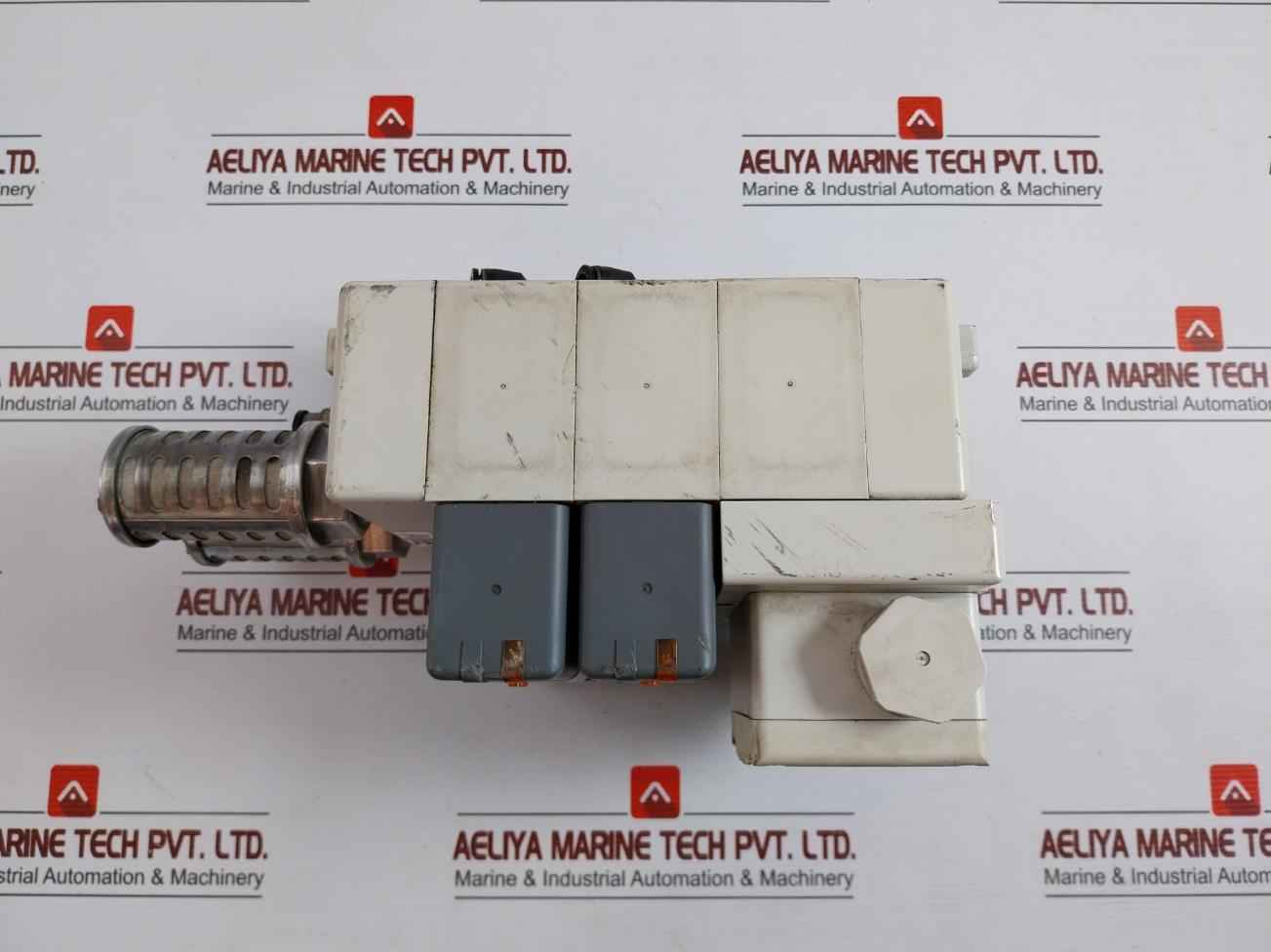 Smc Vv5Q51-03Btu-w-q Pneumatic Solenoid Valve Manifold