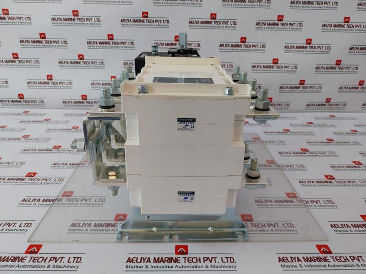 Socomec Mcos 630A 4-pole On Load Motorised Changeover Switch, Gmc06304Poi