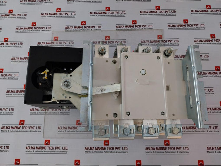Socomec Mcos 630A 4-pole On Load Motorised Changeover Switch, Gmc06304Poi