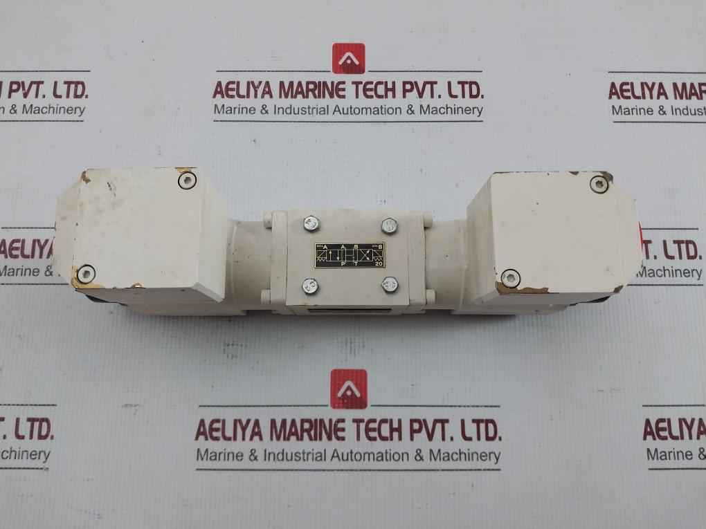 Solenoid Actuator 1481-100 06927 Moog 18V 2A