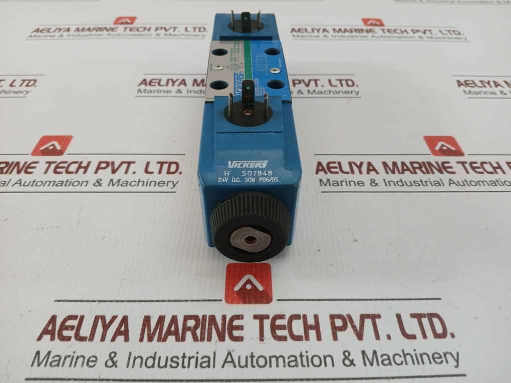 Solenoid Operated Directional Control Valve Dg4V 3S 7C M U H5 60 Vickers 24V Dc
