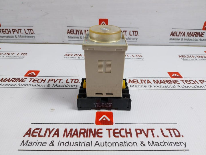 Solid-state-Timer-Withe-Base-P2Cf-08-200-220-240Vac-50-60Hz-10A-Omron-H3Ba-8-208455-4