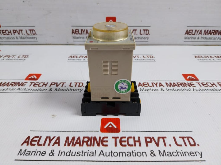 Solid-state-Timer-Withe-Base-P2Cf-08-200-220-240Vac-50-60Hz-10A-Omron-H3Ba-8-208455-5