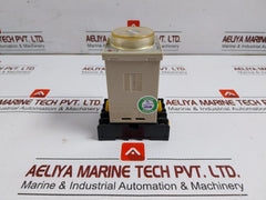 Solid-state-Timer-Withe-Base-P2Cf-08-200-220-240Vac-50-60Hz-10A-Omron-H3Ba-8-208455-5