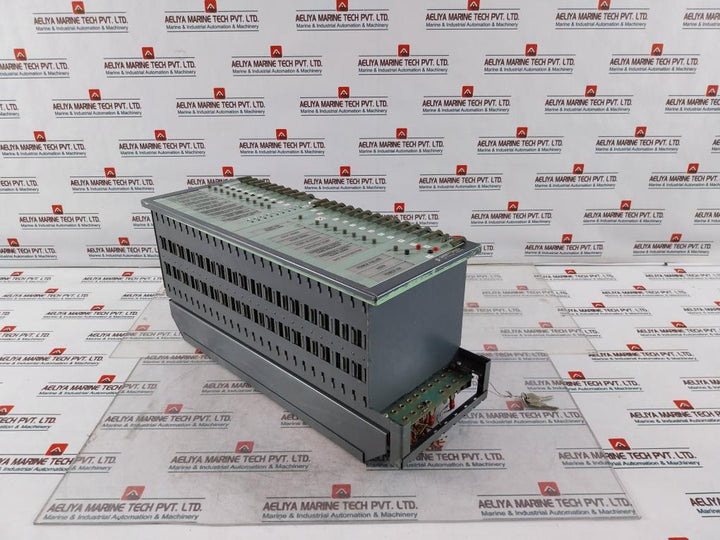Soren T.Lyngso 90036619 V01 Module Rack