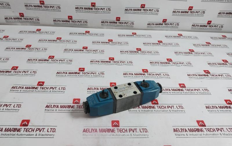 Sperry Vickers Dg4V-3-6C M U1 Eh 7 30 Eu38 C Solenoid Operated Directional Valve