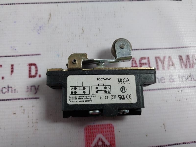 Square D 9007ab41 Snap Action Switch 600 Vac 15 Amps