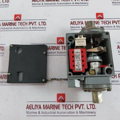 Square D Ggw-4 Pressure Switch Series C Class 9012 240 Psig 16.5 Bar