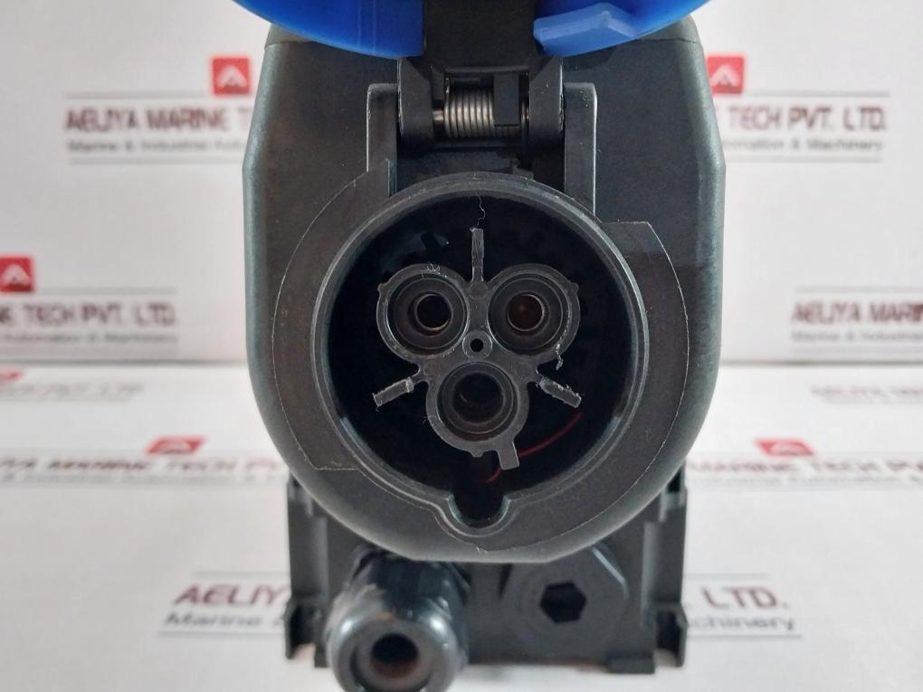 Stahl 8570/11-306 Wall Mounted Socket 200-250V