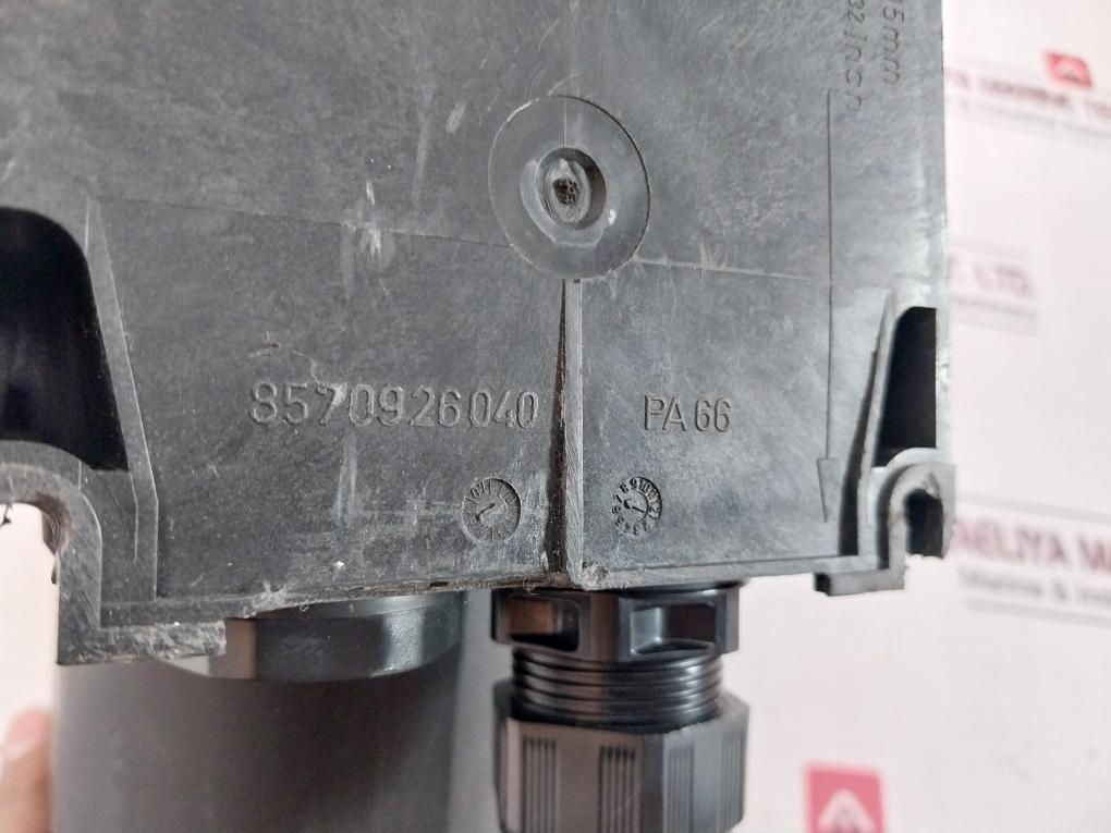 Stahl 8570/11-306 Wall Mounted Socket 200-250V