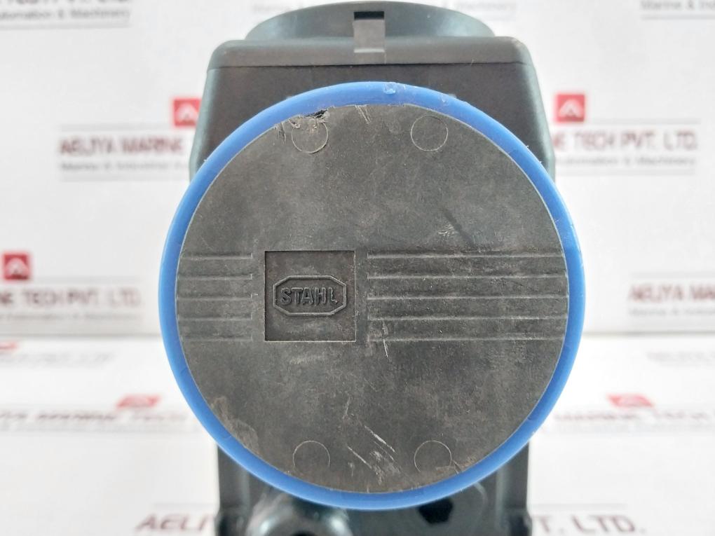 Stahl 8570/11-306 Wall Mounted Socket 200-250V