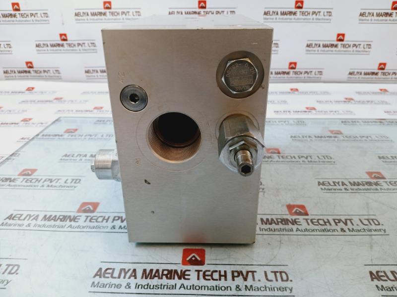 Sun 900241-3 Double Load Directional Control Valve Parker D02B2-0.2N Check Valve