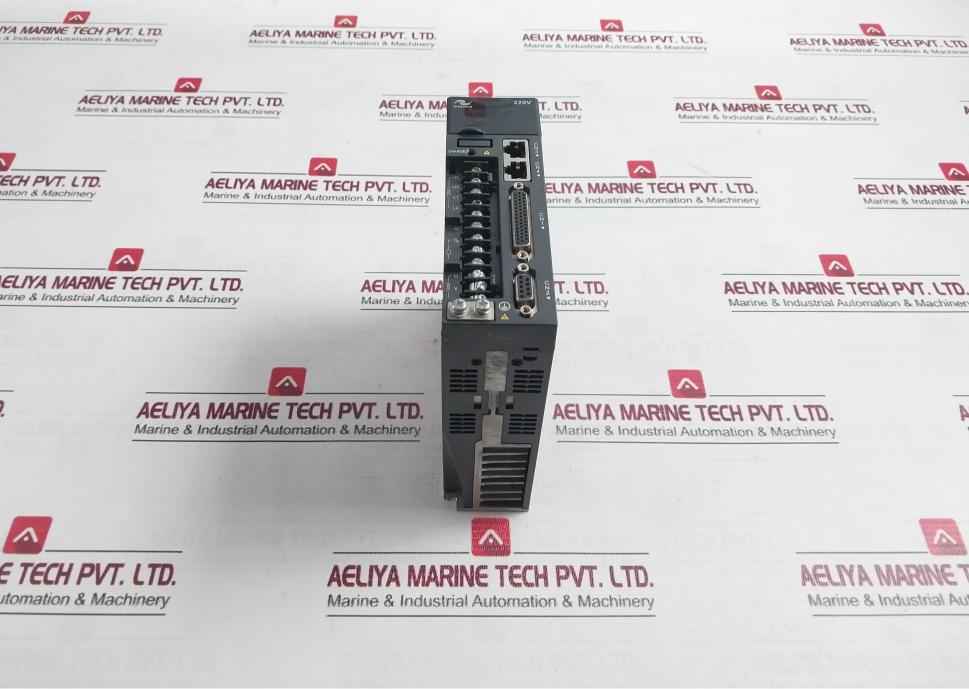 Suzhou Is620Ps2R8I Servo Drive 3Ph Ac 0-240V 2.8A 0-400Hz 400W