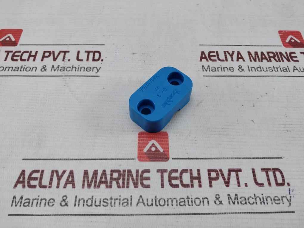 Swagelok 304-s3-pp-8T Bolted Plastic Clamp Tube Support Kit