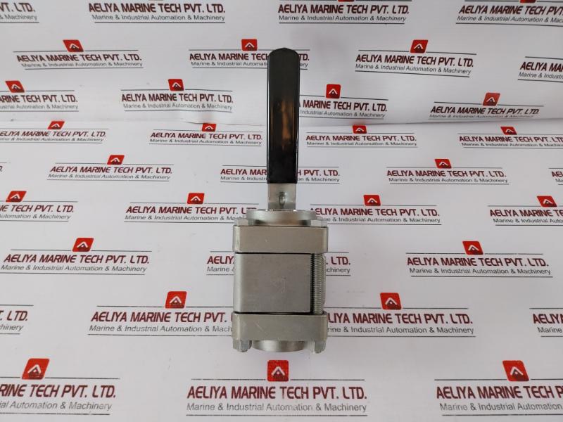 Swagelok Cf3M Ss-67Tsw20P Ball Valve 1.25 Inch