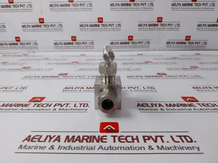 Swagelok SS-26VS8 0.5 Tube Needle Valve 6K psi