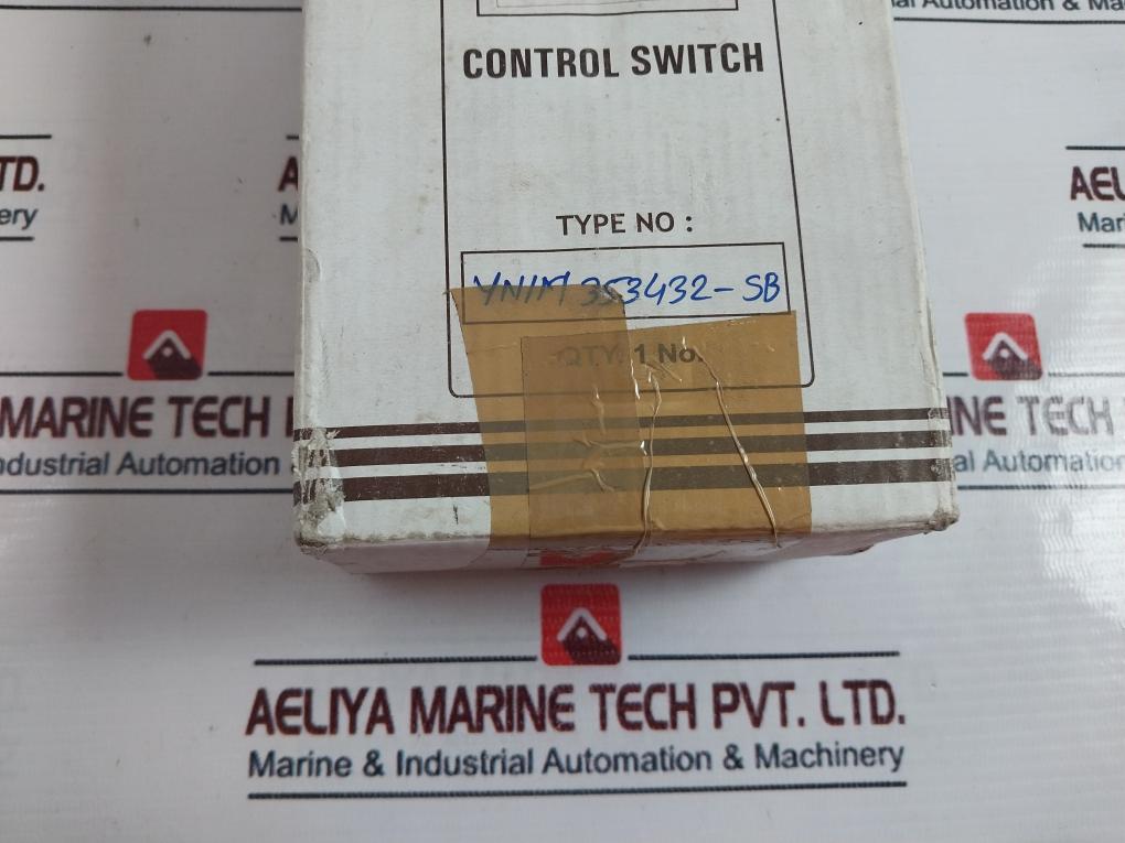 Switron Ynim353432-sb Control Switch 32A/660V Ac/Dc