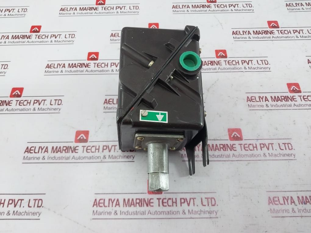 Switzer Gm-201-02-a8K-2 Pressure Switch 1.6-16 Bar Cf8M