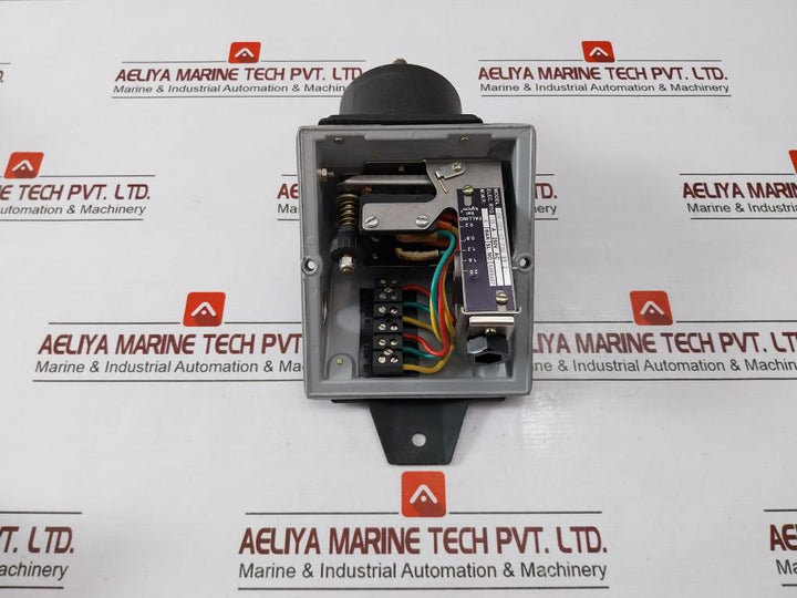Switzer Gm 203 02 C2K 33 Z Pressure Switch 15A 250V Ac M.W.P: 4 Bar