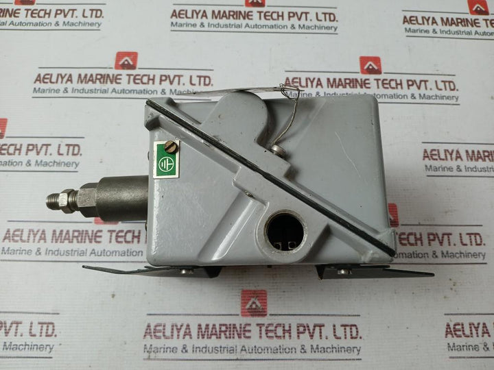 Switzer Gm 281 02 A6K 2 Z Pressure Switch 5A 250Vac 0.4 To 4.0 Kg/Cm2