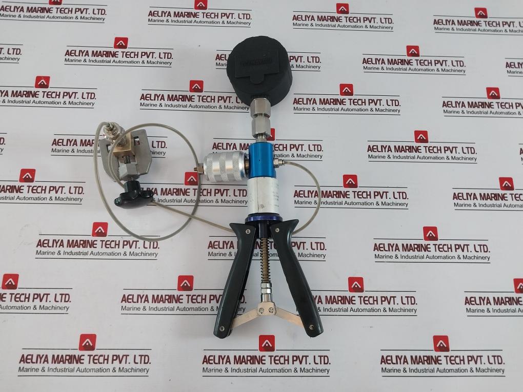 Taishio Ts-dpg-110 Pressure Calibrator Set Ip65, Various Fittings