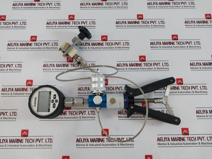 Taishio Ts-dpg-110 Pressure Calibrator Set Ip65, Various Fittings