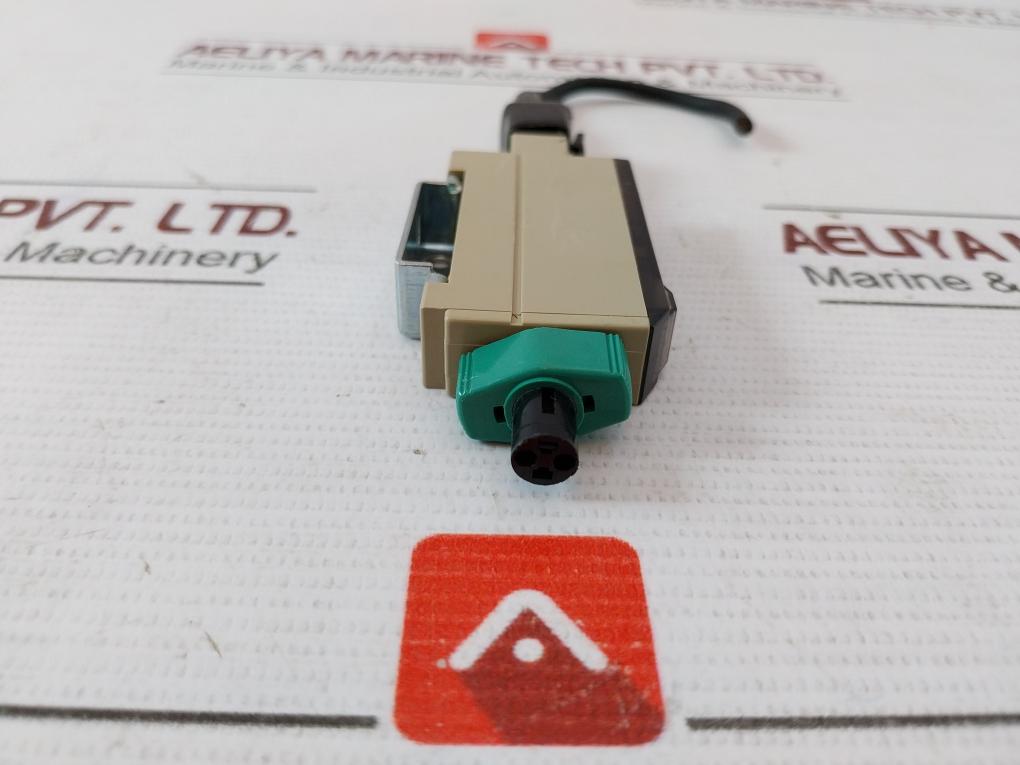 Takex F1Rh-j Photoelectric Sensing Fiber Amplifier 12 To 24Vdc