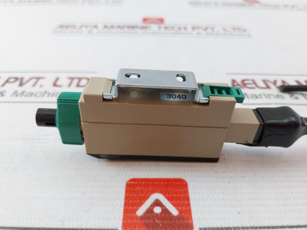 Takex F1Rh-j Photoelectric Sensing Fiber Amplifier 12 To 24Vdc