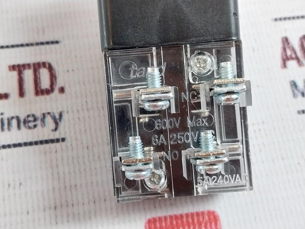 Tand 600V Max Pushbutton Switch 6A 250Vac