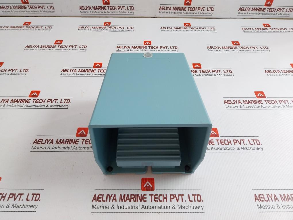 Telemecanique-Single-Foot-Switch-With-Cover-Xpem511-Ip66-2