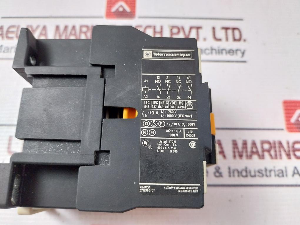 Telemecanique CA2 DN22 Control Relay 220-240V 50/60Hz