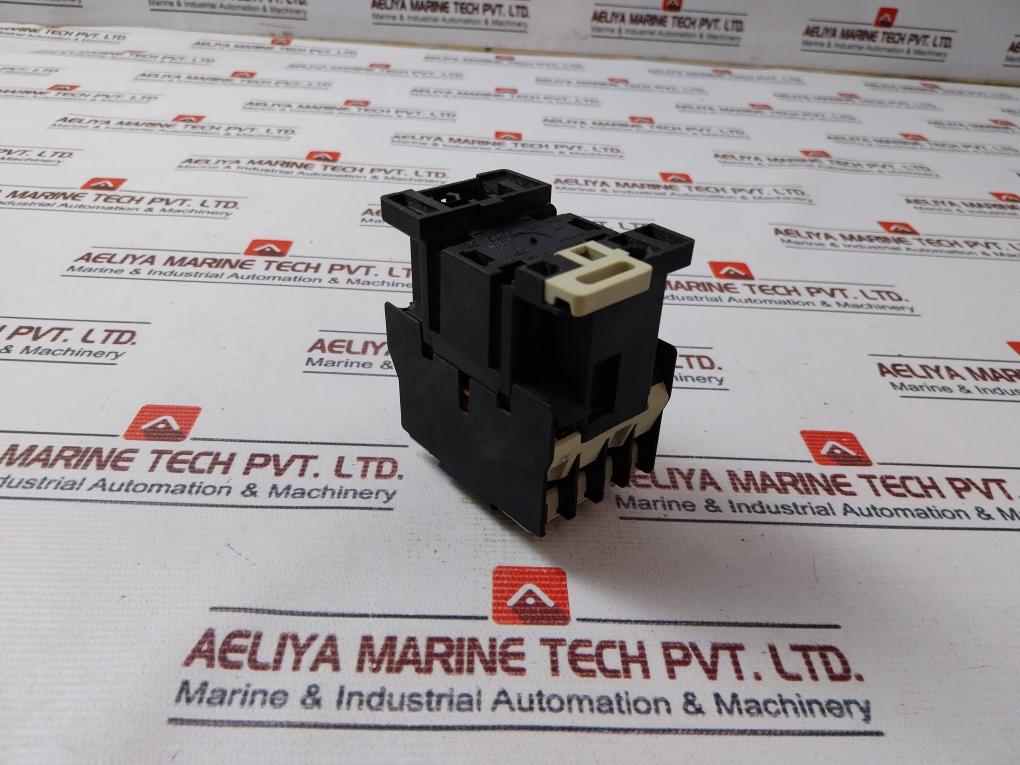 Telemecanique CA2 DN22 Control Relay 220-240V 50/60Hz